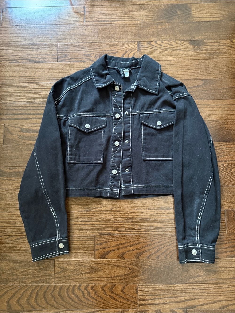 H&M Black Cropped Denim Jacket with Contrast Stitching